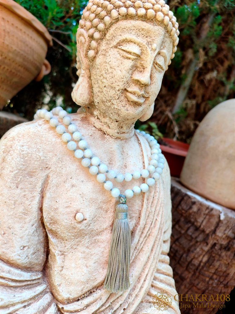 Piedra luna: Belleza mágica y energía lunar en una gema 3 piedra luna